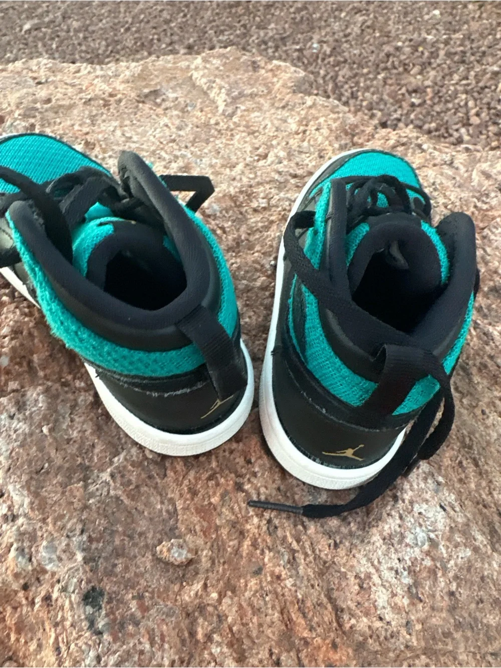 Nike Kids Teal and Black Mid-Top Sneakers